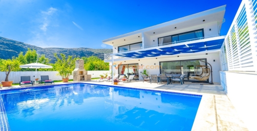 Bezirgan'da Özel Havuzlu, Aile Dostu Lüks Villa 2 Resim