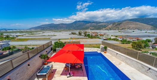 Yeşilköy'de Özel Havuzlu, Modern ve Konforlu Villa 3 Resim