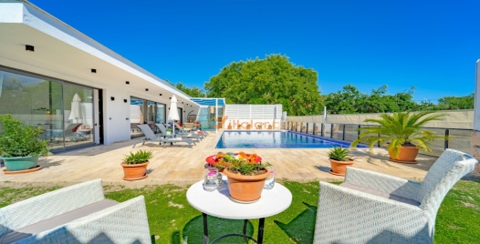 Bezirgan'da Özel Havuzlu, Doğa İçinde Lüks Tatil Villası 4 Resim