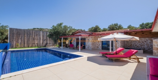 Üzümlü'de Özel Havuzlu, Doğa İçinde Lüks Tatil Evi 4 Resim