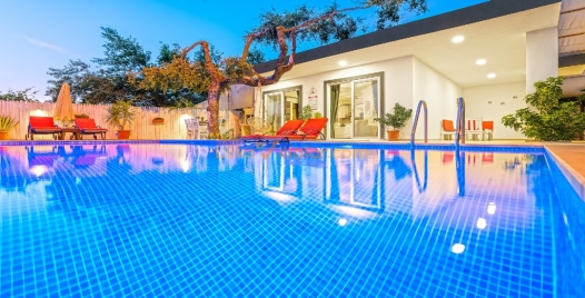 Üzümlü'de Havuzlu, Doğa İle İç İçe Villa Tatili 2 Resim