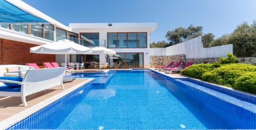 Üzümlü'de Doğa ile İç İçe, Özel Havuzlu Kiralık Villa 4 Resim