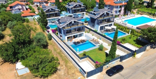Ovacık'ta Geniş Havuzlu, Konforlu Lüks Villa 4 Resim