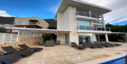 Kalkan'da Geniş Aileler İçin Lüks ve Özel Havuzlu Villa 1 Resim