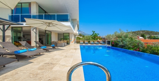 Kalkan'da Büyük Aileler için Özel Havuzlu Lüks Villa 2 Resim