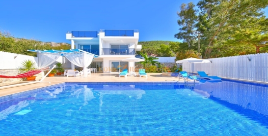 Üzümlü'de Doğa İçinde, Özel Havuzlu Tatil Villası 0 Resim