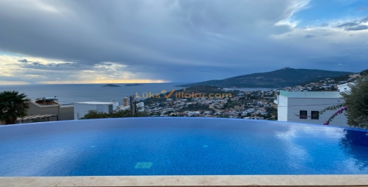 Kalkan'da Geniş Aileler İçin Lüks ve Özel Havuzlu Villa 0 Resim