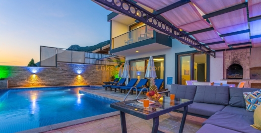 Antalya'da Özel Havuzlu, Doğa İçinde Lüks Villa 2 Resim