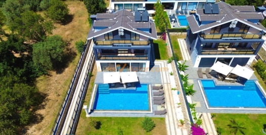 Ovacık'ta Geniş Havuzlu, Konforlu Lüks Villa 0 Resim