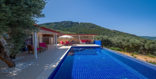 Üzümlü'de Özel Havuzlu, Doğa İçinde Lüks Tatil Evi 1 Resim