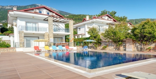 Fethiye'de Özel Havuzlu, Geniş Kapasiteli Lüks Villa 4 Resim