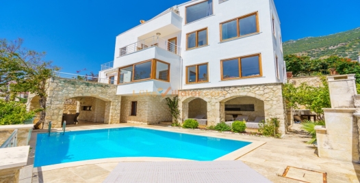 Kalkan'da Doğa İçinde, Özel Havuzlu Lüks Villa 1 Resim