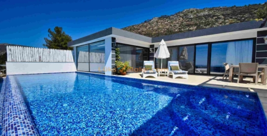 Üzümlü'de Tatil için Mükemmel, Özel Havuzlu Villa 0 Resim