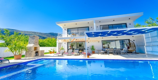 Bezirgan'da Özel Havuzlu, Aile Dostu Lüks Villa 3 Resim