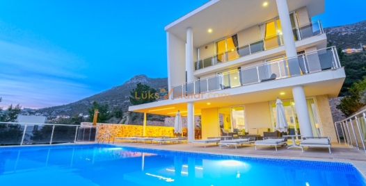 Kalkan'da Lüks ve Özel Havuzlu Villa Tatili 1 Resim