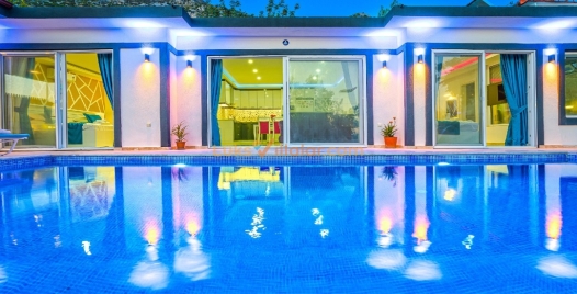 Üzümlü'de Havuzlu, Doğa İçinde Lüks Villa Tatili 2 Resim