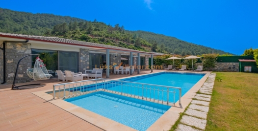Fethiye'de Özel Havuzlu, Doğayla İç İçe Lüks Villa 0 Resim