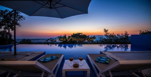 Üzümlü'de Doğa İçinde, Özel Havuzlu Lüks Tatil Villası 3 Resim