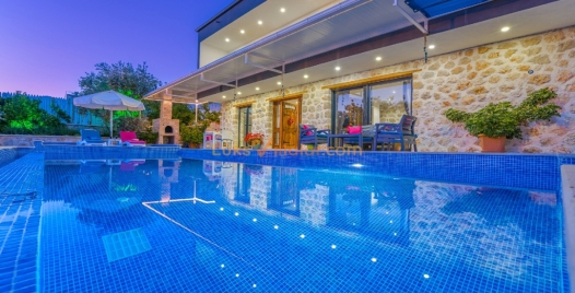 Üzümlü'de Çiftlere Özel Havuzlu Lüks Villa 0 Resim
