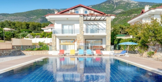 Fethiye'de Geniş Aileler İçin Özel Havuzlu Lüks Villa 4 Resim