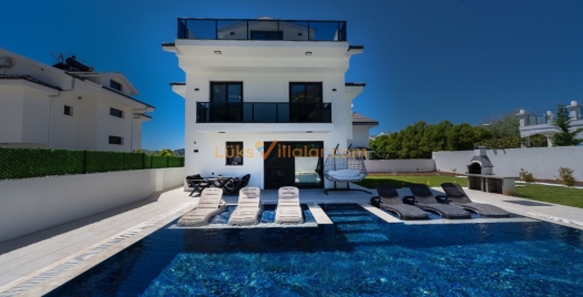 Ovacık'ta Lüks ve Özel Havuzlu Tatil Villası 0 Resim