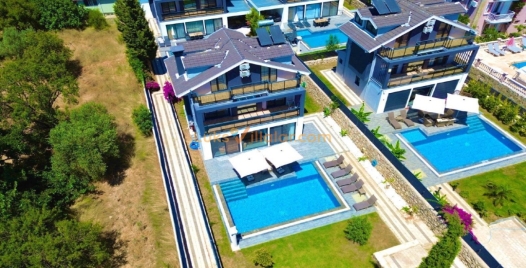 Ovacık'ta Geniş Havuzlu, Konforlu Lüks Villa 2 Resim