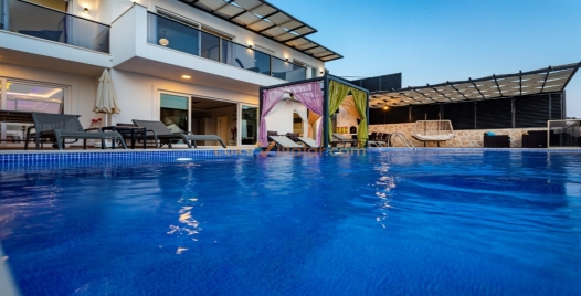 Sarnıçbaşı'nda Özel Havuzlu, Aile Dostu Lüks Villa 4 Resim