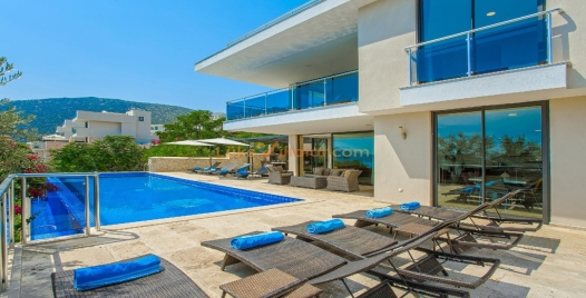 Kalkan'da Büyük Aileler için Özel Havuzlu Lüks Villa 1 Resim