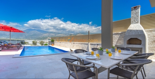 Yeşilköy'de Özel Havuzlu, Modern ve Konforlu Villa 2 Resim