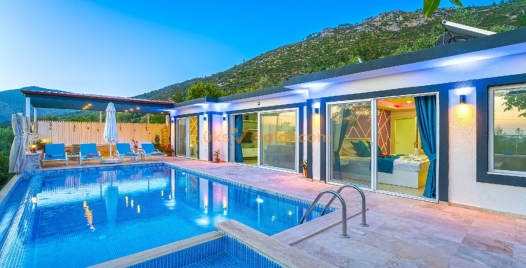 Üzümlü'de Havuzlu, Doğa İçinde Lüks Villa Tatili 1 Resim