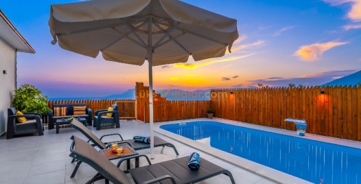 Üzümlü'de Korunaklı, Isıtmalı Havuzlu Lüks Villa 3 Resim