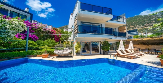 Kızıltaş'ta Özel Havuzlu, Gözlerden Uzak Lüks Villa 1 Resim