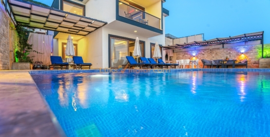 Antalya'da Özel Havuzlu, Doğa İçinde Lüks Villa 3 Resim