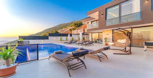 Kalkan'da Özel Havuzlu, Konforlu ve Lüks Tatil Villası 1 Resim