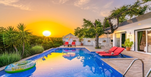 Üzümlü'de Havuzlu, Doğa İle İç İçe Villa Tatili 3 Resim