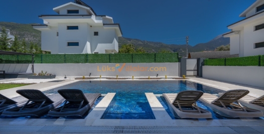 Ovacık'ta Lüks ve Özel Havuzlu Tatil Villası 4 Resim