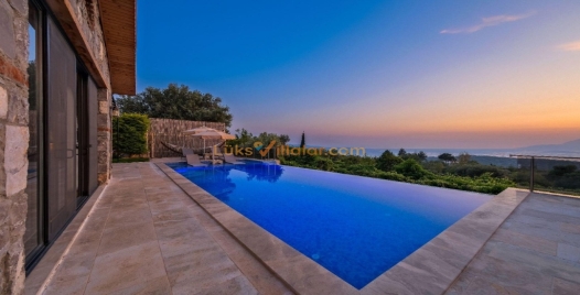Üzümlü'de Özel Havuzlu, Konforlu Tatil Villası 3 Resim